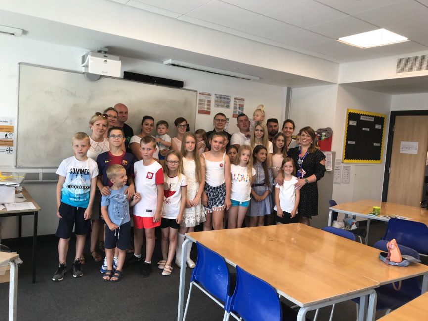 cf9dab30 cd97 4fb6 b5bd b83898def3a2 865x649 Jubileusz 5 lecia Szkoły